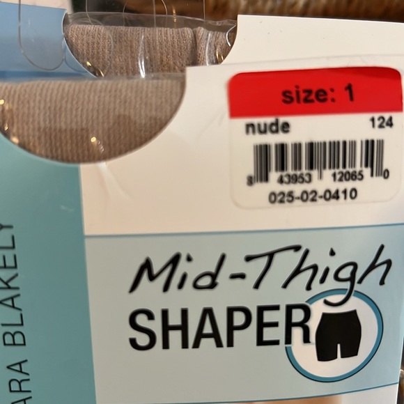 2 Pairs of Assets by Spanx. Nude Size 1

Walgreens prices 4 Spanx Pantyhose!! - Picture 4 of 4